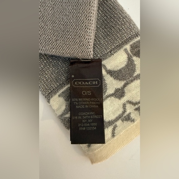 COACH Signature Logo Metallic Knit Gloves Grey Silver White Merino Wool NWOT - Picture 3 of 7